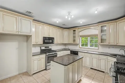 11 Laura Place Spring Valley NY 10977