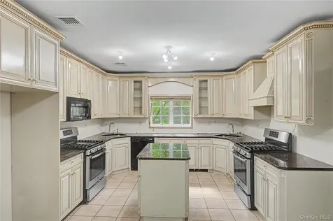 11 Laura Place Spring Valley NY 10977