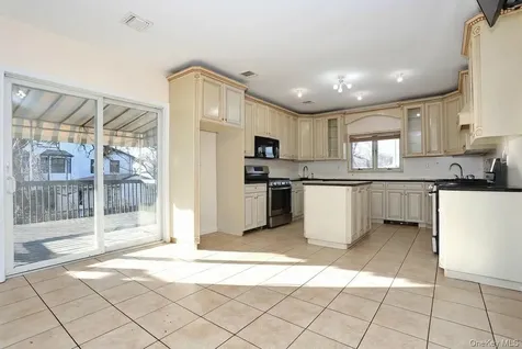 11 Laura Place Spring Valley NY 10977