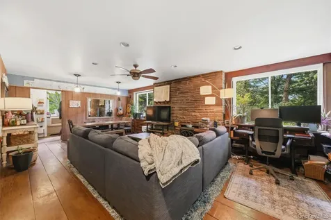 4 N Ledge Loop Croton-on-hudson NY 10520