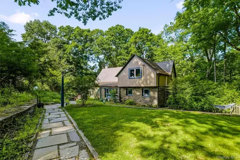 4 N Ledge Loop Croton-on-hudson NY 10520