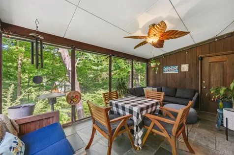 4 N Ledge Loop Croton-on-hudson NY 10520