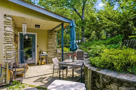 4 N Ledge Loop Croton-on-hudson NY 10520