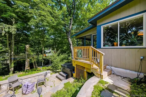 4 N Ledge Loop Croton-on-hudson NY 10520