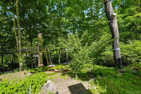 4 N Ledge Loop Croton-on-hudson NY 10520