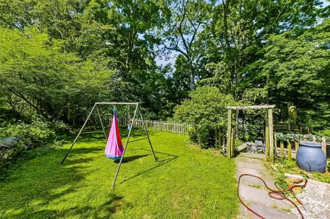 4 N Ledge Loop Croton-on-hudson NY 10520