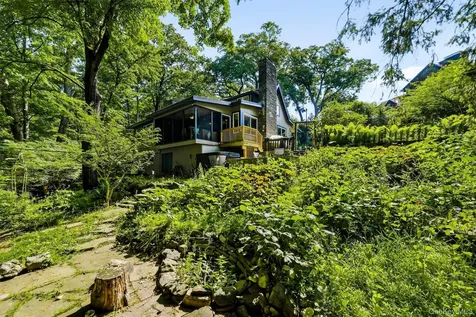 4 N Ledge Loop Croton-on-hudson NY 10520