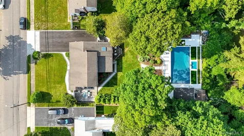 957 Gardiner Drive Bay Shore NY 11706
