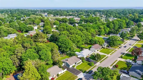 957 Gardiner Drive Bay Shore NY 11706