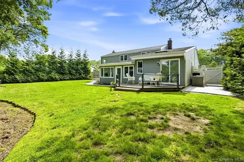 957 Gardiner Drive Bay Shore NY 11706