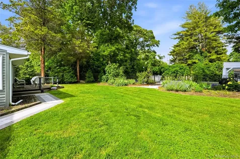 957 Gardiner Drive Bay Shore NY 11706