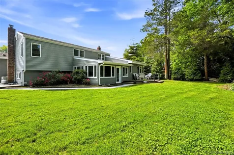 957 Gardiner Drive Bay Shore NY 11706