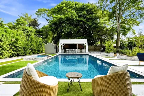 957 Gardiner Drive Bay Shore NY 11706