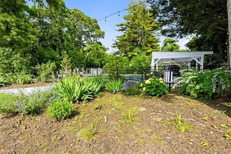 957 Gardiner Drive Bay Shore NY 11706