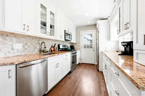 957 Gardiner Drive Bay Shore NY 11706