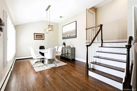 957 Gardiner Drive Bay Shore NY 11706