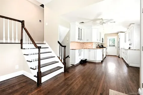 957 Gardiner Drive Bay Shore NY 11706