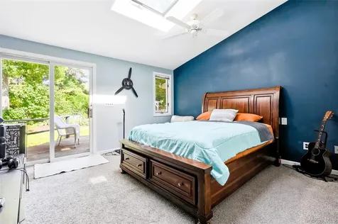 957 Gardiner Drive Bay Shore NY 11706