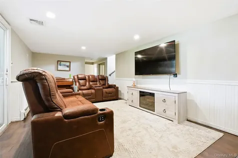 957 Gardiner Drive Bay Shore NY 11706