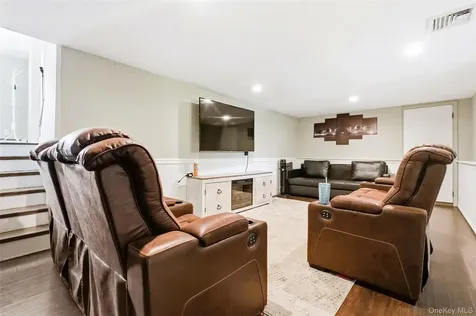 957 Gardiner Drive Bay Shore NY 11706