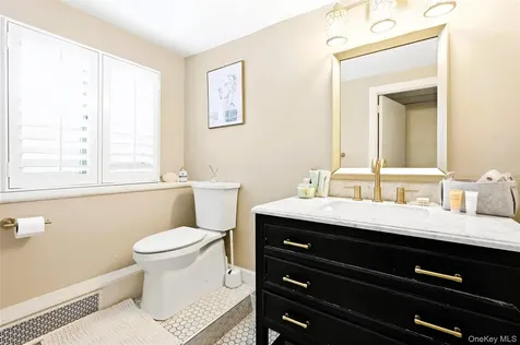 957 Gardiner Drive Bay Shore NY 11706