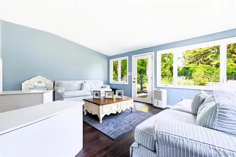 957 Gardiner Drive Bay Shore NY 11706