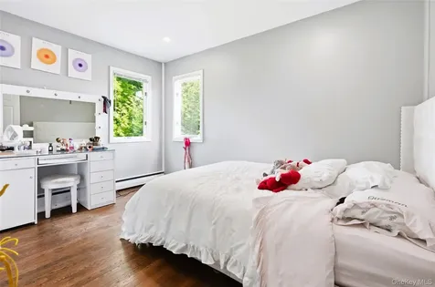 957 Gardiner Drive Bay Shore NY 11706