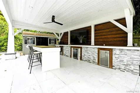 957 Gardiner Drive Bay Shore NY 11706