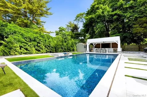 957 Gardiner Drive Bay Shore NY 11706