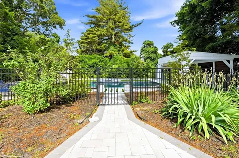 957 Gardiner Drive Bay Shore NY 11706
