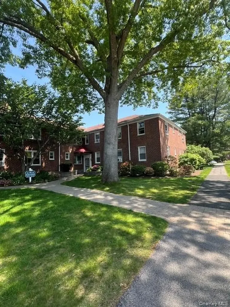 8 Bryant Crescent White Plains NY 10605