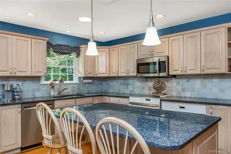 28 Cygnet Drive Smithtown NY 11787