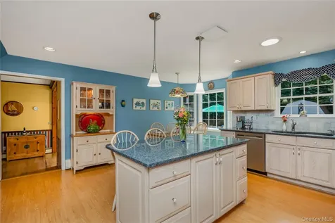 28 Cygnet Drive Smithtown NY 11787