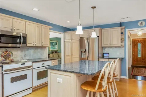 28 Cygnet Drive Smithtown NY 11787