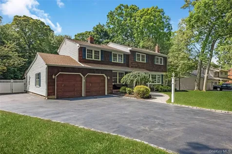 28 Cygnet Drive Smithtown NY 11787