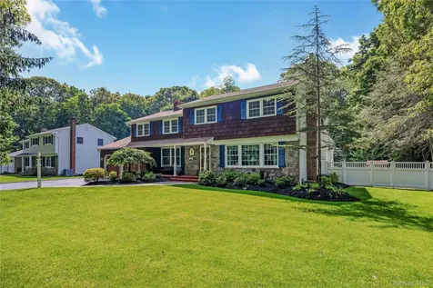 28 Cygnet Drive Smithtown NY 11787