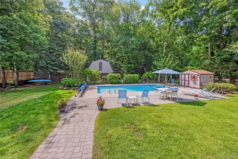 28 Cygnet Drive Smithtown NY 11787