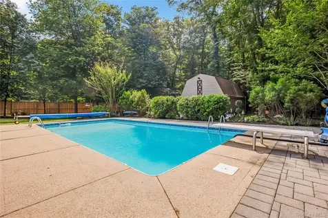 28 Cygnet Drive Smithtown NY 11787