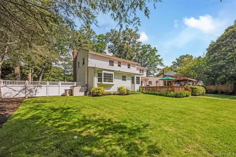 28 Cygnet Drive Smithtown NY 11787