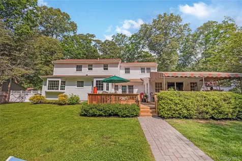 28 Cygnet Drive Smithtown NY 11787