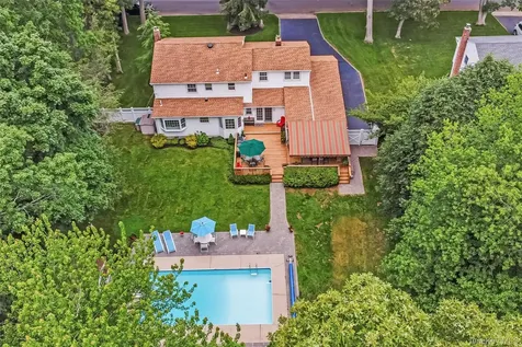 28 Cygnet Drive Smithtown NY 11787