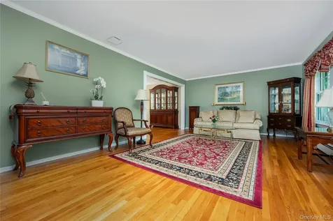 28 Cygnet Drive Smithtown NY 11787
