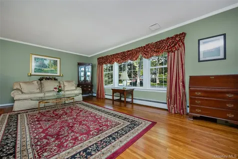 28 Cygnet Drive Smithtown NY 11787