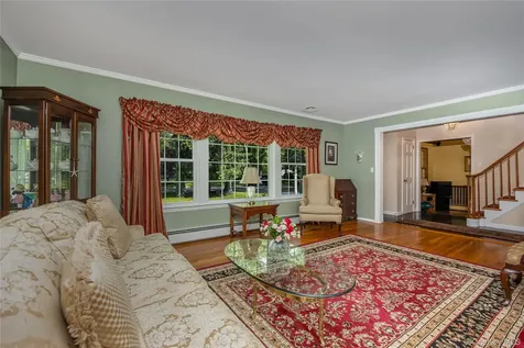 28 Cygnet Drive Smithtown NY 11787