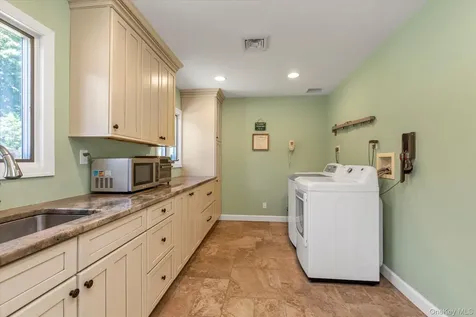 13 Darby Place Glen Head NY 11545
