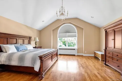 13 Darby Place Glen Head NY 11545