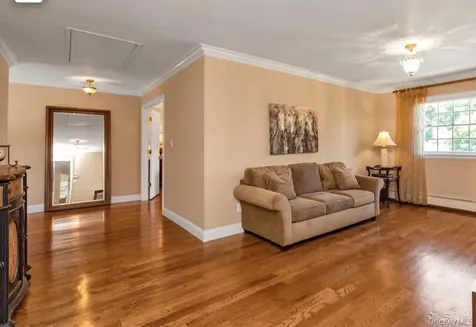 13 Darby Place Glen Head NY 11545