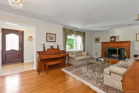 13 Darby Place Glen Head NY 11545