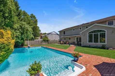 13 Darby Place Glen Head NY 11545