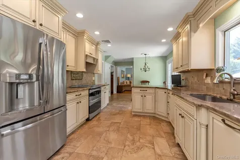 13 Darby Place Glen Head NY 11545
